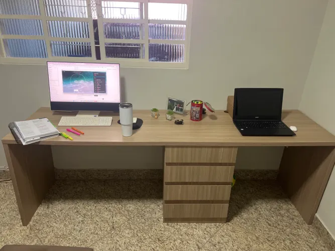 Mesa para escritório em MDF 