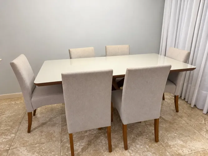 Mesa de jantar com 6 cadeiras