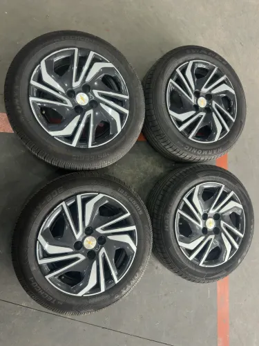 Rodas 15 onix,celta,corsa,classic são de ferro+ pneus semi novos 