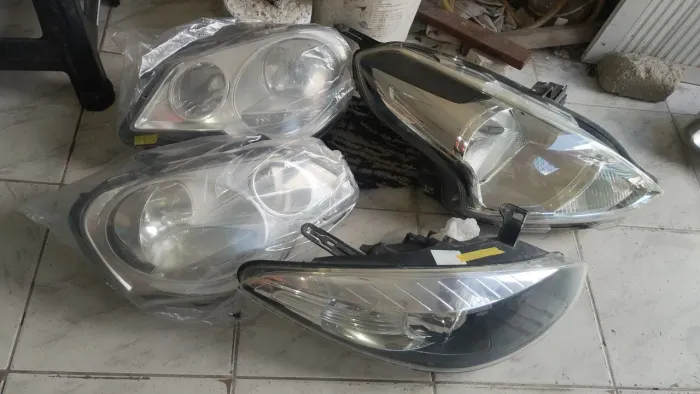 Vendo todos esses faróis todos originais e vendo separado tenho todos o par