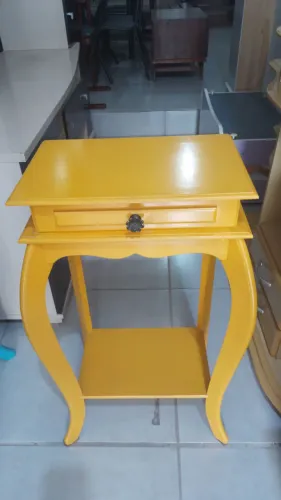 Mesa de cabeceira alta