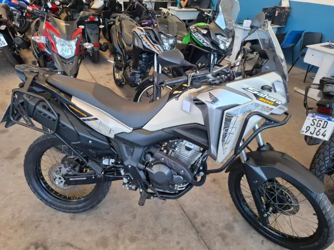 HONDA SAHARA 300 BEGE 2025 Shalon veículos Cariacica 