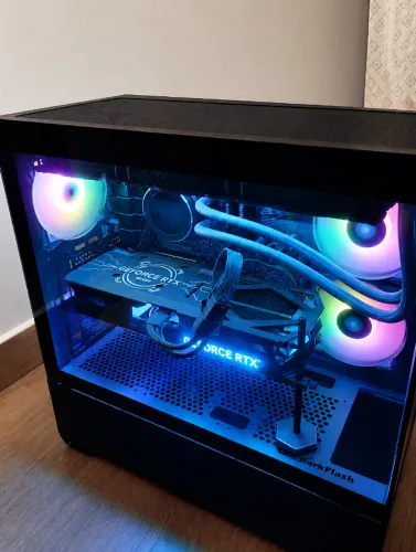 PC Gamer High-End R7 9800X3D + RTX 4070 Ti SUPER + Monitor LG UltraGear OLED 27" 240Hz