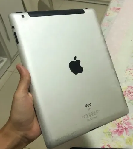 iPad 2 16GB com defeito (para peças ou conserto)