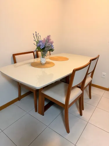 Mesa e cadeira Kappesberg madeira maciça 