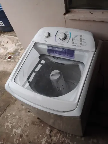 Máquina de 16 kg Semin nova chama ? negóciar