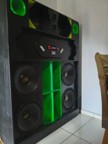 VENDO OU TROCO PAREDÃO DE SOM AUTOMOTIVO POR MÃO DE OBRA DE PEDREIRO