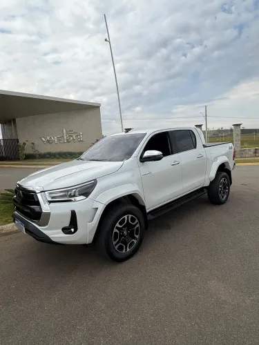 Toyota Hilux CD SRX Plus 4X4 2.8 TDI Die. Aut. 2024