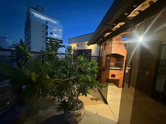 Cobertura duplex com todos móveis planejados e varanda gourmet com churrasqueira para vend