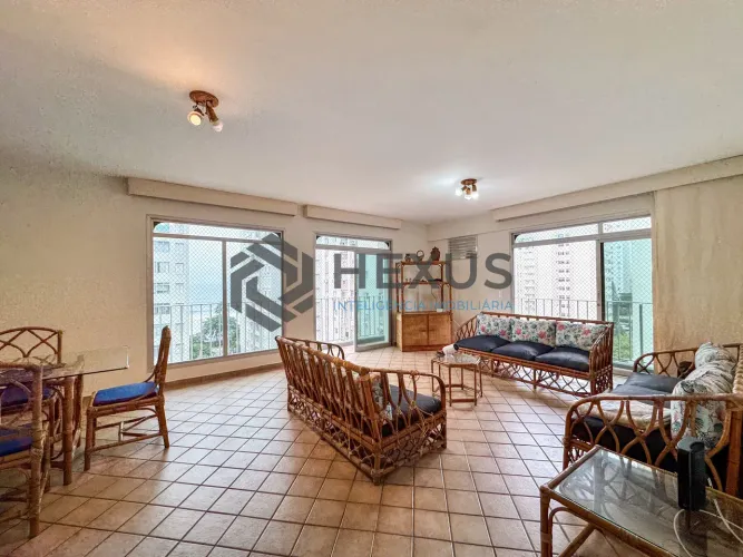 Apartamento com varanda vista mar e lazer a 1 quadra da praia nas Pitangueiras, Guarujá