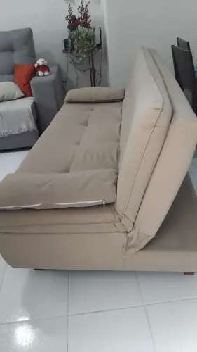 Sofá cama, muito bom.