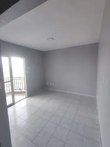 APTO NO ED. DENEB DE 88 METROS, 2/4 SENDO 1 SUÍTE É 2 BANHEIROS
