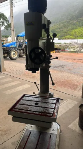 Vendo Furadeira de Coluna Grande Porte/Industrial