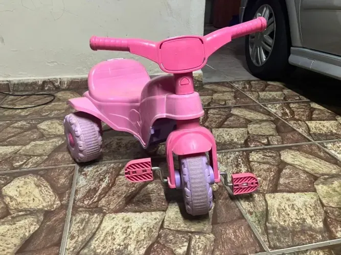 triciclo de criança, simples na cor rosa
