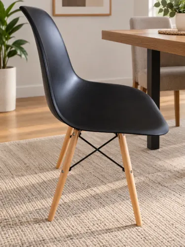 Cadeira Eames Eiffel DSW Preta com Pés de Madeira - Ótimo Estado
