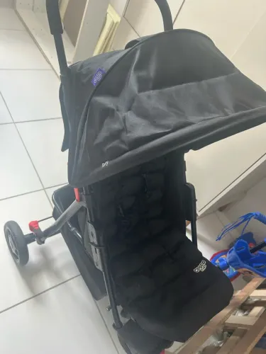 Carrinho mais bebê conforto cosco