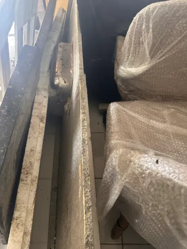 Pia grande de cozinha com bancada de granito