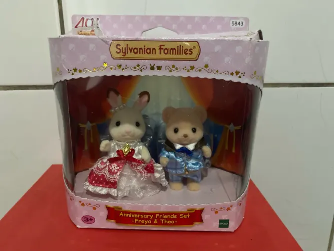 Sylvanian Families Anniversary Friends Set -Freya & Theo-