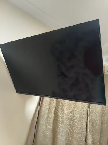 Tv tcl 32" 1 mês de uso nota fiscal garantia zeraaaaaa 800 reias