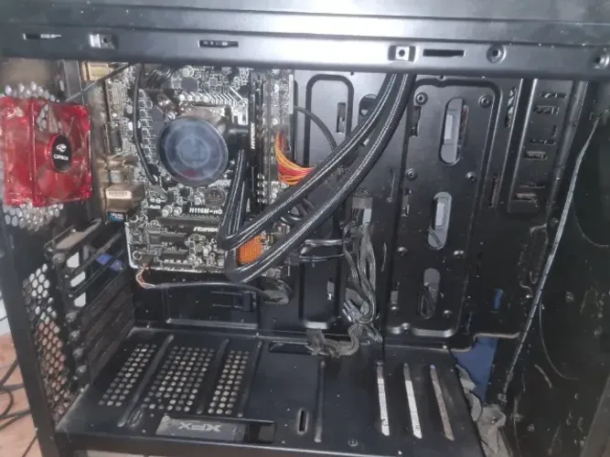 Desktop Core I7 7700K 24GB de RAM 2 SSDs e 2 HDs totalizando 3Tb é 700Gb