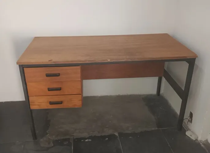 Vende-se mesa de escritório
