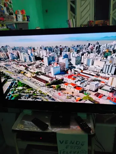TELEVISÃO. LG FUNCIONANDO. COM CONVERSOR E CONTROLES