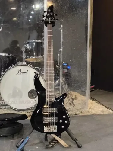 Contrabaixo yamaha RBX375