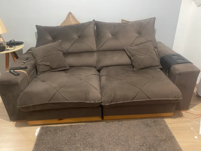 Sofá Retrátil modelo novo