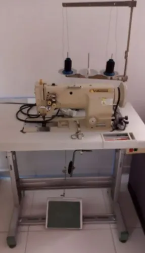 Vendo máquina de costura transporte duplo duas agulhas para couros etc....