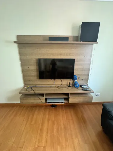 Painel de madeira para TV