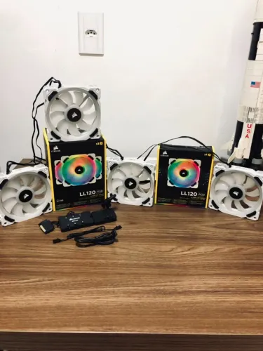 Kit 4 Coolers Corsair LL120 + HUBs