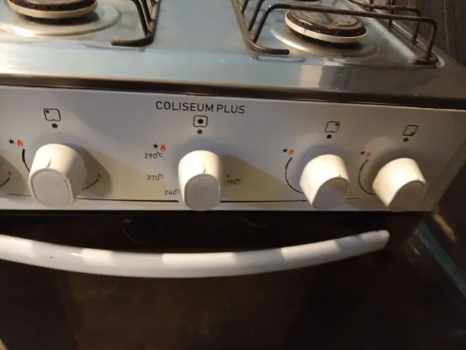 Fogão simples, não e elétrico,tá funcionando perfeitamente