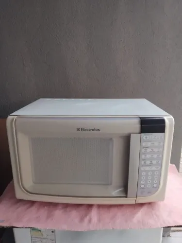 VENDO MICROONDAS ELECTROLUX 31 LITROS