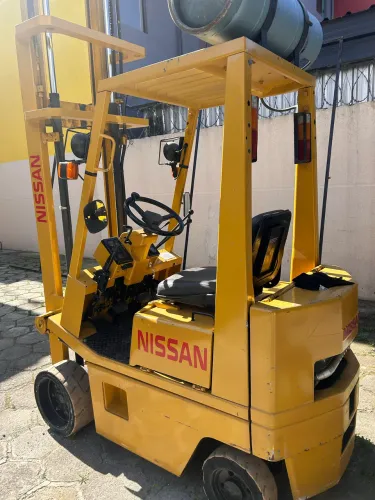 Empilhadeira Nissan 1 Ton. Automática a gás