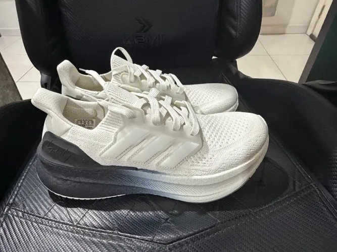 Tênis Adidas Ultraboost 5 - tamanho 36