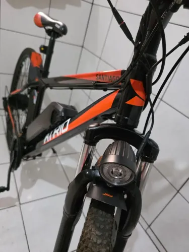 Bicicleta elétrica santiago e um trans Baik