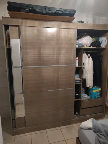 Vendo guarda roupa 80 reais