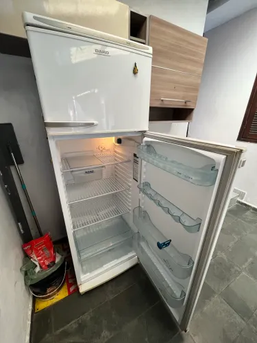 Geladeira DAKO duo 360 (110v - usada)
