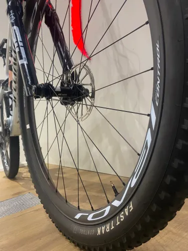     Specialized Epic 8 Expert AXS Carbon Branca ? Impecável
