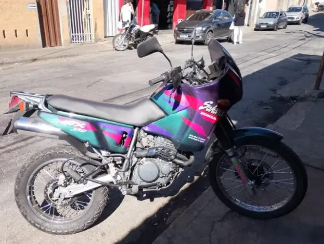 Motocicleta Honda/NX 350 SAHARA USADA.
