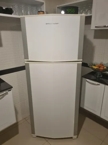 Geladeira Brastemp branca 220v bom estado e preço justo