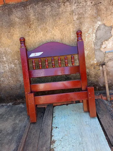 Cama solteiro de madeira