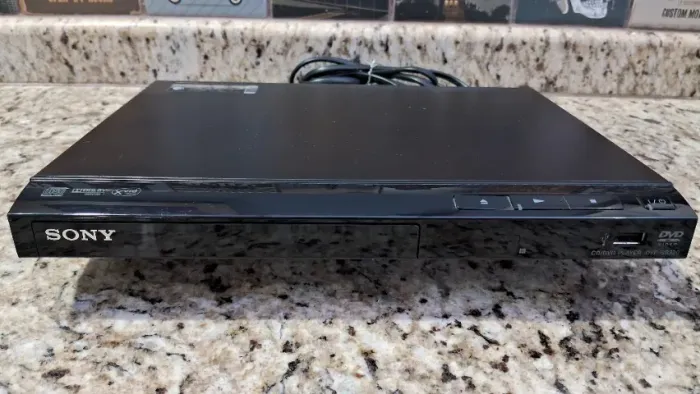 Sony DVD/CD Player - Modelo DVP - SR320