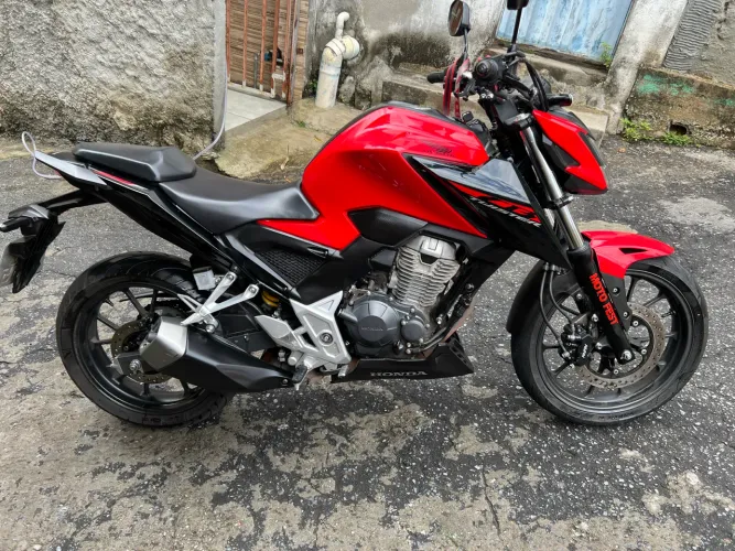 Cb 300F twister troco em moto inferior