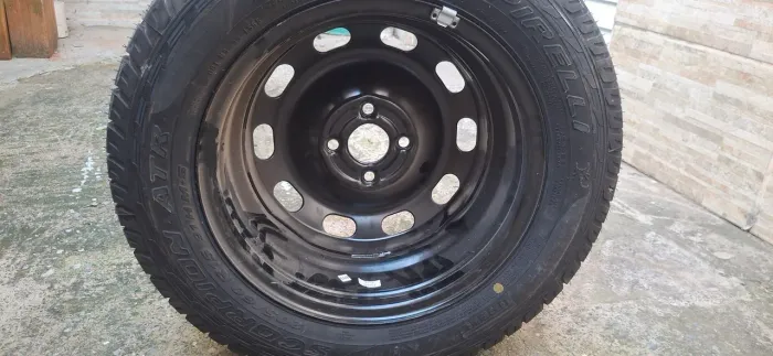 Pneu pirelli scorpion 205/60 R15