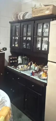 Armário de cozinha rústico com buffet e cristaleira
