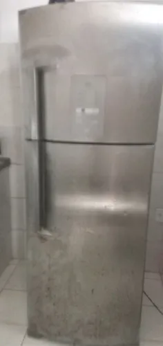 VENDO UMA GELADEIRA