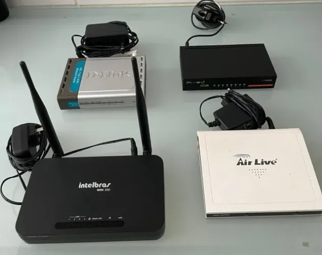 Lote Equipamentos de Rede (3 Roteadores + 1 Switch 8 Portas) - Ideal para CFTV/Testes
