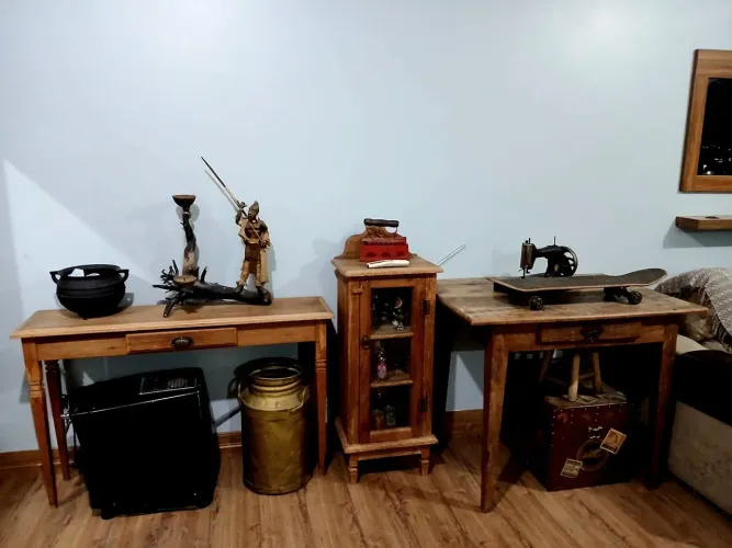 Aparador e Mini Barzinho em Madeira Conjunto