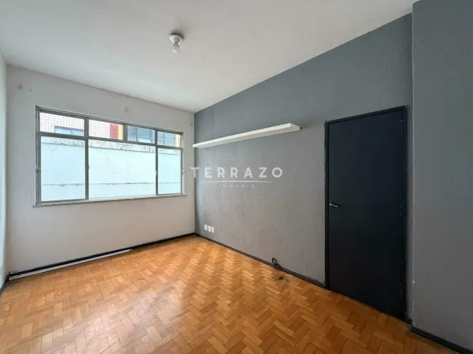 Apartamento locação no Centro Teresópolis, 1 quarto, 1 dependencia, 1 vaga